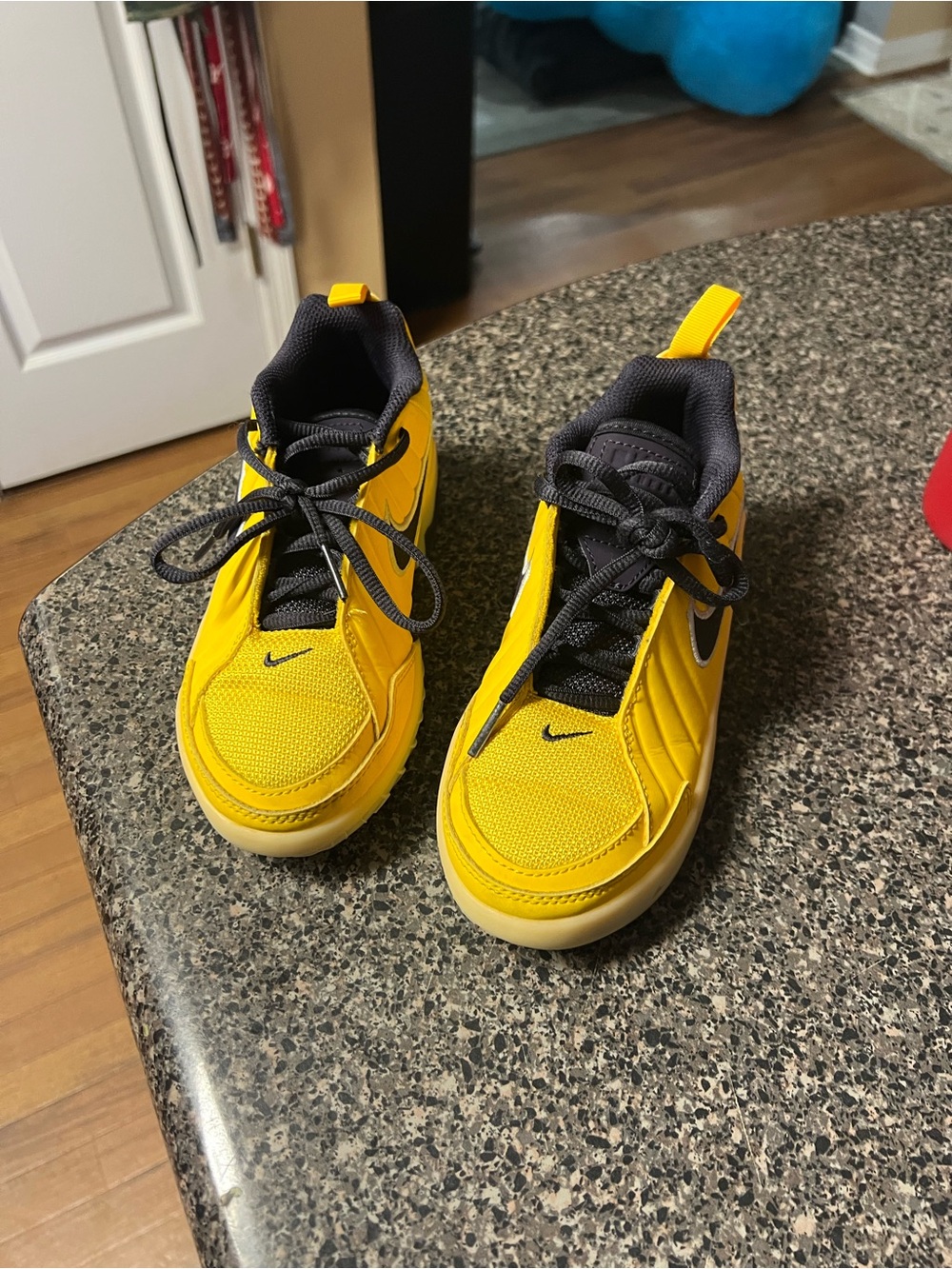 Nike Kids' Yellow and Black Low-Top Sneakers
